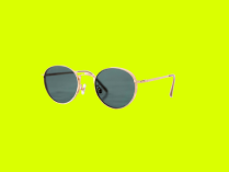 Óculos de Sol com lentes arredondadas e armação dourada, em fundo verde limão